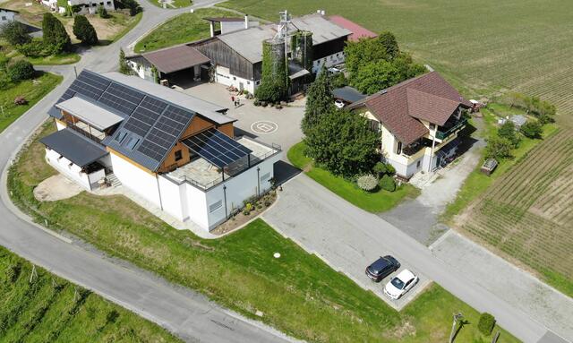 Mit dem Umbau wurde der Familienbetrieb nicht nur um drei Gästezimmer reicher, auch die installierte Photovoltaikanlage sorgt für eine große Unabhängigkeit. | Foto: Weingut Tropper