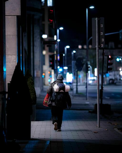 Gibt es genug Platz für alle in der Landstraße? | Foto: Ar/Unsplash