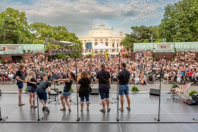 Chor- und Klangmusik wird am 20. und 21. bei freiem Eintritt am Rathausplatz gespielt. | Foto: Kultursommer Wien / Judith Stehlik