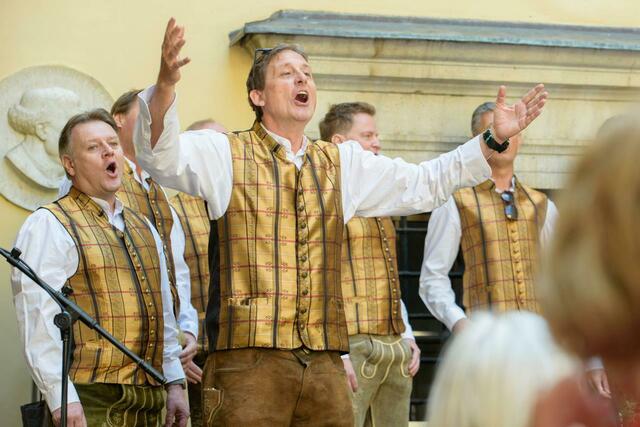 Der Mittwochabend ist ein Fixtermin für alle Sänger, Arno Kohlweg lädt wieder zum freien Singen ins Villacher Rathaus. | Foto: MeinBezirk.at
