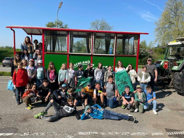 Die Naarner Volksschüler sammelten fleißig Müll. | Foto: VS Naarn