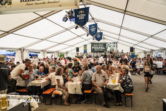 Frühschoppen im Festzelt