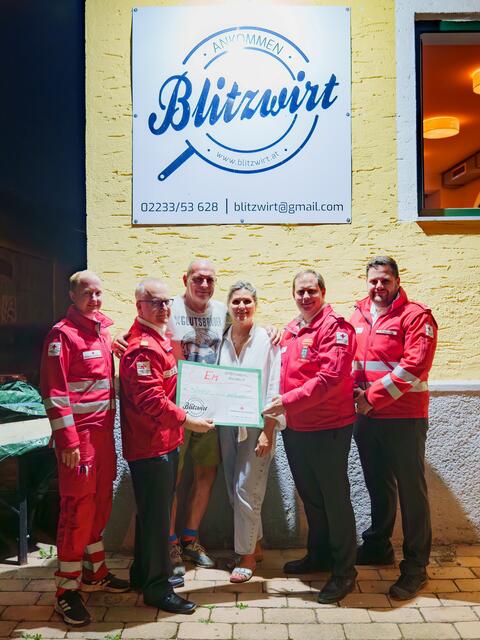 Stefan Schillinger, Bezirksstellenleiter Stellvertreter Heinz Preisz, Gastronom Franz Blizenec mit Martina Blizenec, Geschäftsführer Franz Sagaischek und Helmut Hauerstorfer. | Foto: RKNÖ | Hlavka