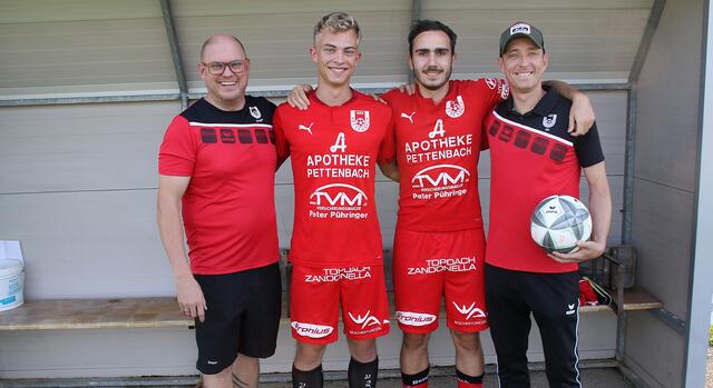 v.l.n.r.: Sekt.Leiter Gregor Waser, Nezugang Timo Kührer &amp; Jonas Stöckler, Trainer Rainer Kührer | Foto: Union Pettenbach