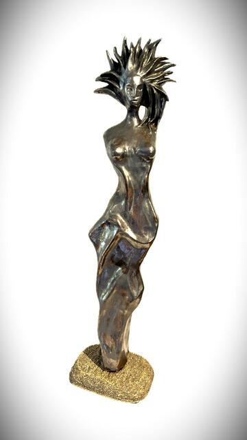 Titel des Objektes: Göttin
Technik: Keramik modelliert
Höhe: 63 cm
Entstehungsjahr: 2023 | Foto: Margit Eder