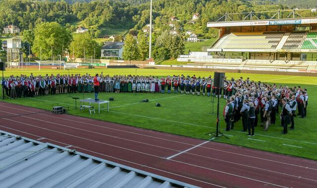 Die Lavanttal Arena wurde zur Konzertbühne für rund 500 Sänger und Musiker aus den Bezirken Wolfsberg und Völkermarkt. | Foto: Gerhard Pulsinger