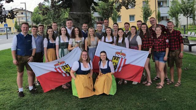 Die oberösterreichischen Landjugendlichen beim Bundesentscheid 4er Cup und Reden – Sichtlich gute Stimmung prägte das Wochenende. Die Landjugend-Gruppen aus Neukirchen und Pichl konnten durch Redegewandtheit punkten. | Foto: Landjugend OÖ