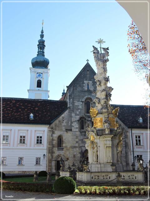 Dreifaltigkeitssäule und Stiftskirche