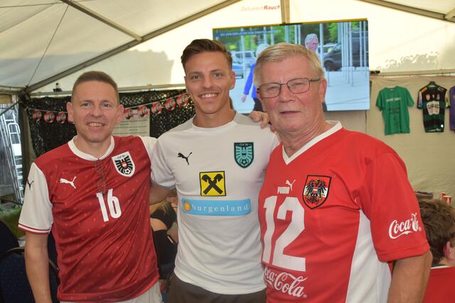 Profikicker zu Gast: Thomas und Sandro Schendl mit Alfred Gollatz | Foto: Michael Strini