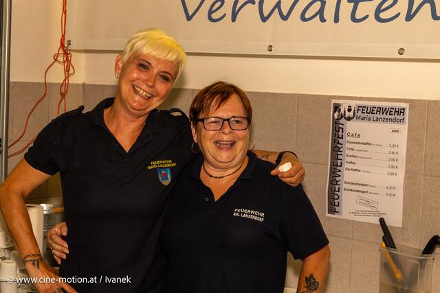 Martina Plank mit Melitta sorgten für Mehlspeisen und Kaffee. | Foto: www.cine-motion.at / Ivanek