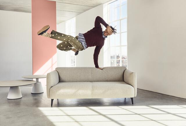 Story Interior und MeinBezirk Gewinnspiel: das Modena Sofa der Marke BoConcept hat eine Besitzerin gefunden. | Foto: Modena