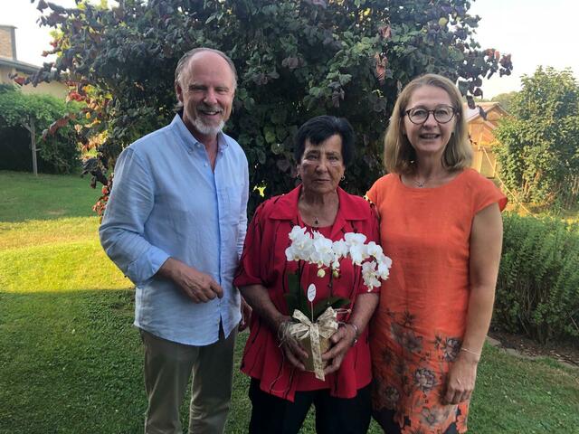 Vizebürgermeister Rudolf Rogatsch und Bürgermeisterin Monika Pock gratulierten Maria Gombotz zum 90. Geburtstag.  | Foto: Gemeinde Neuhaus am Klausenbach