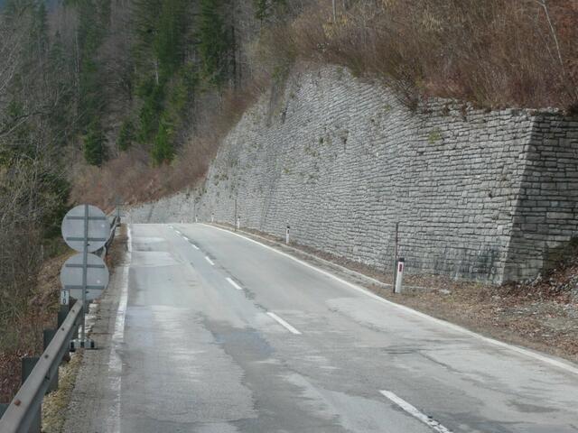 Gestern wurde auf der L 714 (Salzastraße) in Landl die Baustelle eingerichtet, nun regieren bis voraussichtlich Ende Oktober die Baumaschinen.  | Foto: Land Steiermark