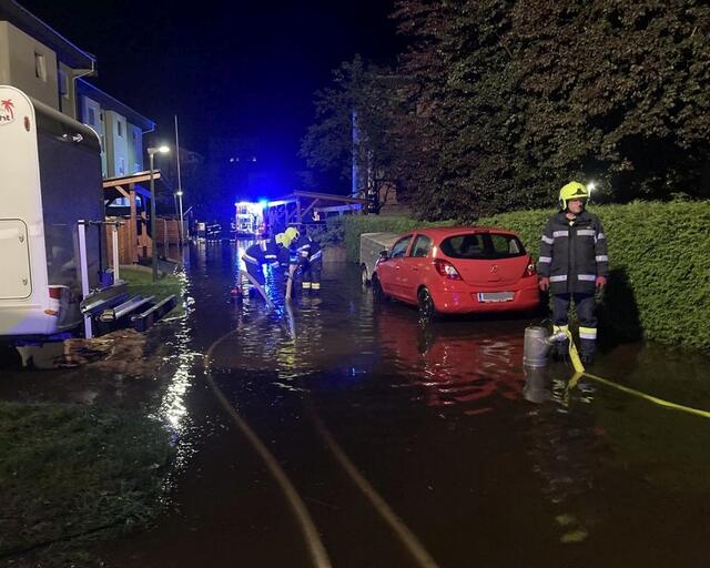 Auch Straßen waren in Kapellen überflutet.  | Foto: BFVMZ