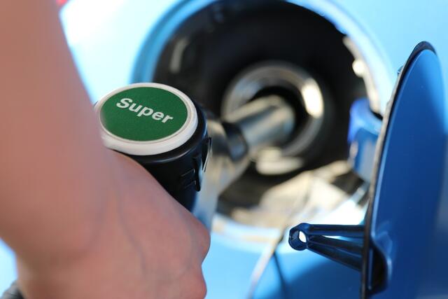 Ende Juni 2024 war Super mit 1,690 Euro im Schnitt um 3,3 Prozent teurer als noch vor einem Jahr.  (Symbolbild) | Foto: pixabay.com