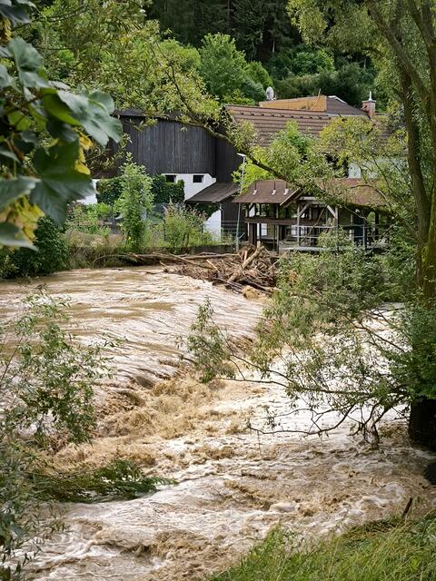 Verklausung bei der Wehranlage in Madstein Ort.
