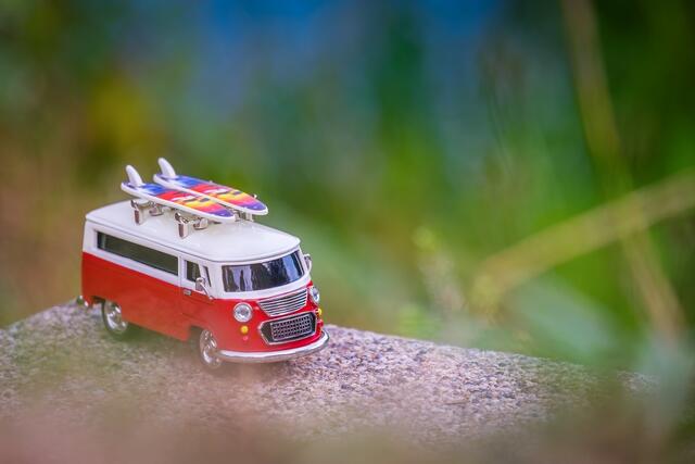 Rechtzeitig vor Ferienbeginn hat die Arbeiterkammer Salzburg die Entwicklung der Spritpreise unter die Lupe genommen. Mit Blick auf die Ergebnisse kommt die Fahrt in den Urlaub heuer unweigerlich teurer als noch vor einem Jahr. (Symbolbild) | Foto: pixabay.com