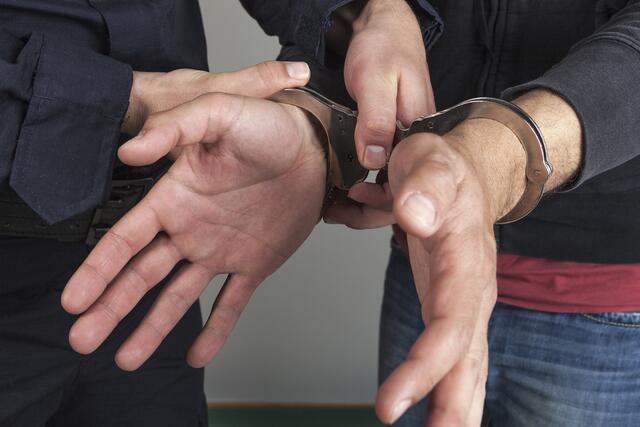 Mittels EU-Haftbefehl wurde ein 23-jähriger Kroate gesucht. Nun hat man den mutmaßlichen Serieneinbrecher in Hörsching verhaftet. | Foto: Panthermedia/chatsimo