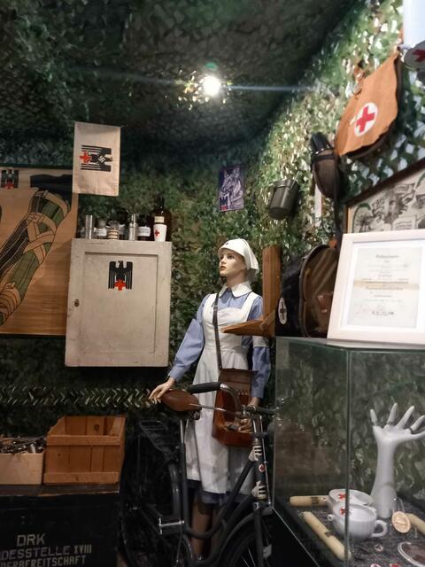 Viele der historischen Exponate im Rotkreuz Museum sind Funde aus dem 2. Weltkrieg. | Foto: Melina Hammerle