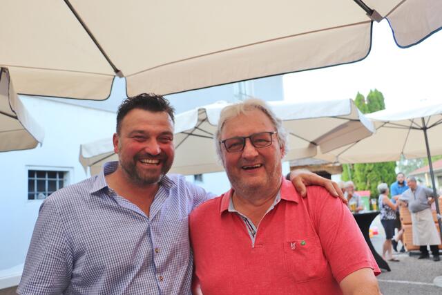 Zwei, die den Genuss heimischer Produkte zu schätzen wissen: Markus Konrad und Willi Haider | Foto: Edith Ertl