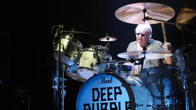 Ein Profi auf dem Schlagzeug: Drummer Ian Paice (Deep Purple)  | Foto: Michael Kendlbacher