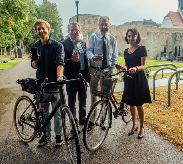 David Nicoladoni (Kulturmarketing), Kultur- und Tourismusstadtrat Franz Piribauer, Bürgermeister Klaus Schneeberger und Hotel Zentral-Chefin Eva-Maria Holzbauer-Schwartz. | Foto: Stadt Wiener Neustadt/Maurer