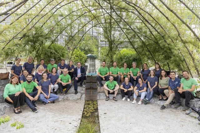 Die frischgebackenen NaturführerInnen erhielten Ihre Zertifikate im Rahmen einer Feier im Botanischen Garten und geben ihr Wissen ab sofort an Interessierte weiter. | Foto: © Land Tirol/Die Fotografen