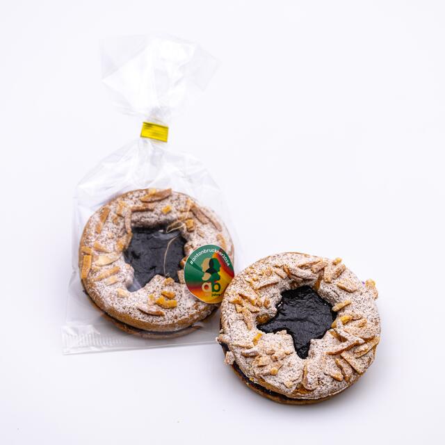 Die Konditorei Jindrak mit dem Bruckner Auge eine süße Hommage an Anton Bruckner mit Buttermürbteig, gerösteten Haselnüssen, Zimt und fruchtiger Powidlmarmelade geschaffen. | Foto: Konditorei Jindrak