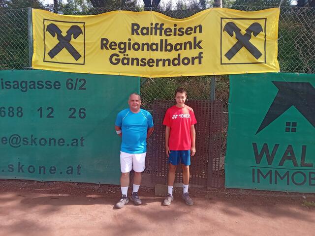 Die Finalisten bei den Herren ITN 4 -10 ITN Open TC Alm Kapellerfeld 2024: Tomas Kleinlechner und Felix Müllner (v.l.) | Foto: privat