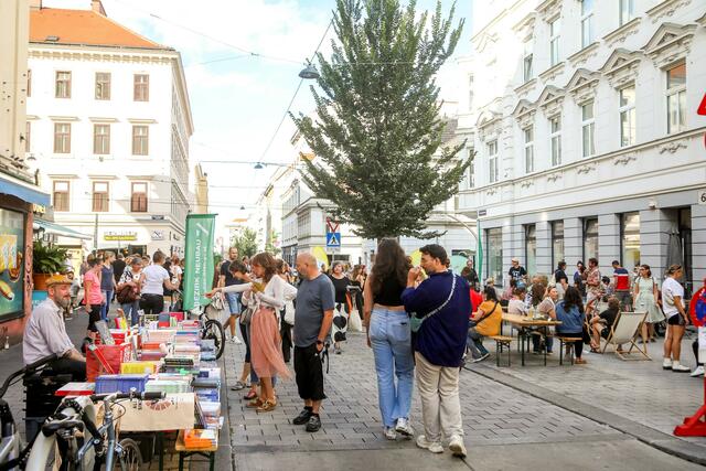 Den Samstag, 14. September sollten sich Literaturliebhaberinnen und -liebhaber in den Kalender schreiben.  | Foto: Christian Fürthner