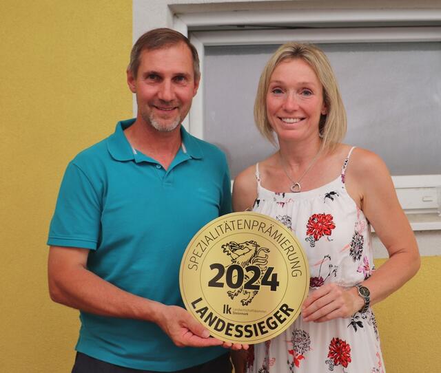 Das Liebocher Ehepaar Christian und Ivonne Tengg wurden kürzlich Doppel-Landessieger. Ihr Vollkorn- sowie Dinkel-Roggenbrot wurde zum besten Brot der Steiermark gekürt.  | Foto: Edith Ertl