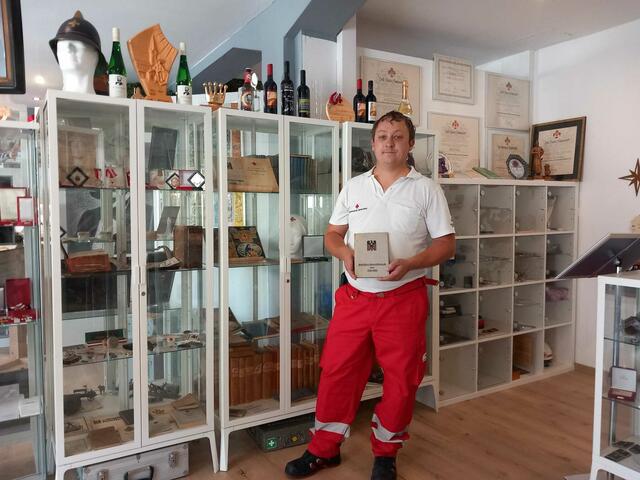 Mario Pagitsch hat durch Zufall eine historische Entdeckung im Altpapier gemacht. Er erzählt uns seine Geschichte. | Foto: Melina Hammerle