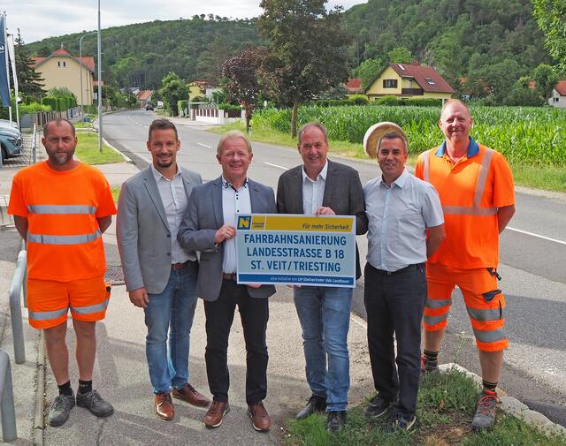 Reinhard Daxböck (Straßenmeisterei Pottenstein), DI Gernot Kampl (Leiter-Stv. der NÖ Straßenbauabteilung Wr. Neustadt), LAbg. Peter Gerstner (i.V. LH-Stv. Udo Landbauer), Franz Rumpler (Bgm. von Berndorf), Armin Gausterer (Leiter der Straßenmeisterei Pottenstein), Johannes Hofbauer (Straßenmeisterei Pottenstein). | Foto: NÖ STD
