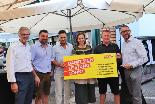 Wer in der Region kauft, sichert auch Arbeitsplätze: Karl-Heinz Dernoscheg, Markus Konrad, Andreas Oberlerchner, Mariana Kühnel, Jürgen Hübler und Stefan Helmreich.  | Foto: Edith Ertl