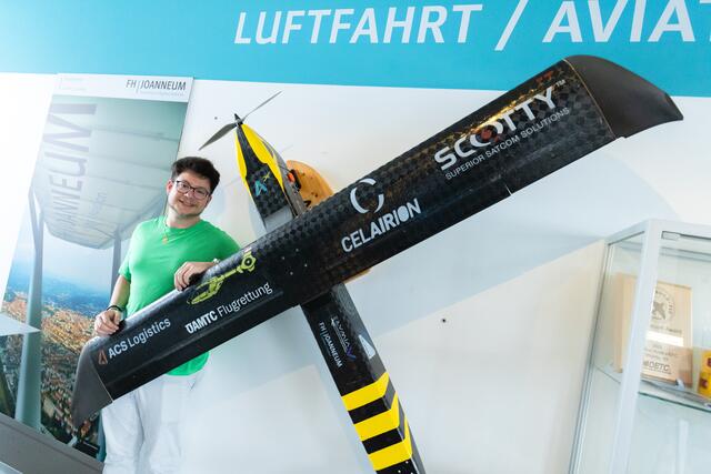 Erfolgreicher Entwickler: Beim AIAA Design-Build-Fly Wettbewerb hat Arian Ghodoussi und sein FH-Team mit diesem Modell den dritten Platz gemacht.  | Foto: Konstantinov