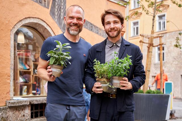 André Lomsky (Regionalleiter für die Teilregion City bei Innsbruck Tourismus) und David Kienpointner (Architekt bei Snøhetta Studio Innsbruck ZT GmbH).
 | Foto: Innsbruck Tourismus / Randall Media Factory / Eduardo Espinosa