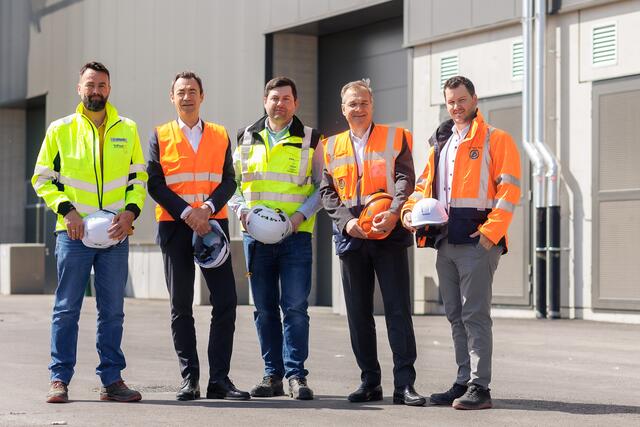 v.l.n.r. Rainhard Hofbauer (Betriebsleiter TriPlast), Harald Hauke (ARA Vorstandssprecher), Jürgen Secklehner (Geschäftsführer TriPlast), Martin Prieler (ARA Vorstand), Kurt Bernegger (Geschäftsführer TriPlast) | Foto: ARA Altstoff Recycling Austria AG/APA-Fotoservice/Schneeberger