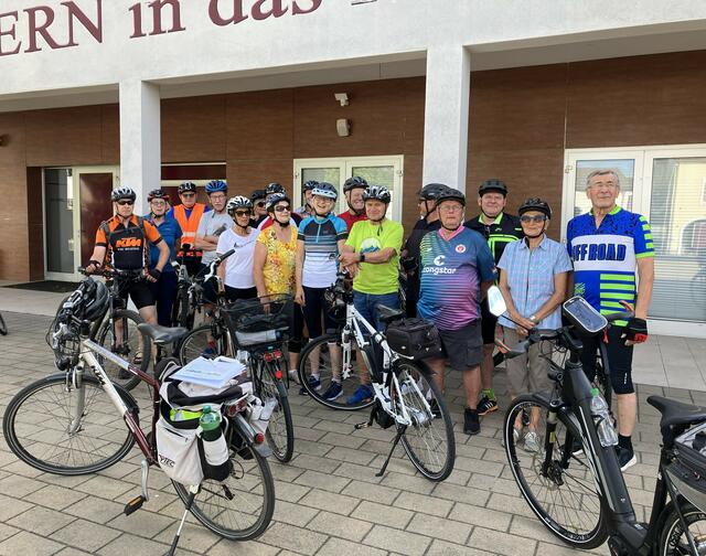 Der Start erfolgte beim Neckenmarkter Gemeindeamt. | Foto: Paul Mayerhofer