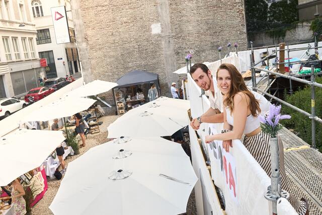 Die Veranstalter des Gemma-Markts Adam Ben Salem (l.) und Claudia Gabrutsch (r.) freuen sich über die erfolgreiche Eröffnung des neuen Pop-Up Markts am Fleischmarkt 4. | Foto: Gemma Vienna City Market