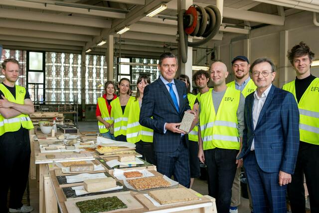 In der Biofabrique wurden im April die ersten Ziegel aus Wiener U-Bahn-Bauschutt und Mehlabfall der Bäckerei Ströck präsentiert. | Foto: Wirtschaftsagentur Wien