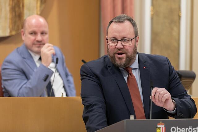 Tobias Höglinger Landtagsabgeordneter und Bezirksparteivorsitzender der SPÖ Linz-Land, am Rednerpult im OÖ. Landtag. | Foto: Land OÖ/Gruber