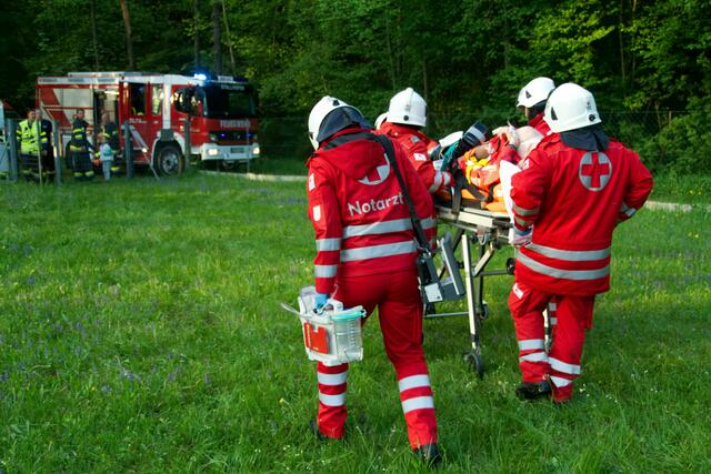 "Durch gemeinnützige Arbeit werden in Österreich pro Jahr beinahe 840 Millionen Arbeitsstunden geleistet, wie eine Erhebung der Statistik Austria im Auftrag des Sozialministeriums für das Jahr 2021 zeigt. Insgesamt wird damit eine volkswirtschaftliche Wertschöpfung von mehr als 22 Milliarden Euro erreicht.  | Foto: Rotes Kreuz/Hausegger