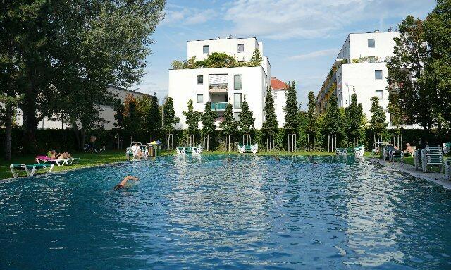 Das Donaustädter Freibad ist bis zum 15. September geöffnet.  | Foto:  Lassnig – PID, MA44 - Bäder, Wiener Stadt- und Landesarchiv
