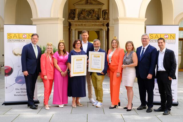 Das Weingut Remushof Jagschitz und das Weingut Feiler-Artinger freuen sich über die Prämierung zum SALON Sieger 2024. | Foto: ÖWM