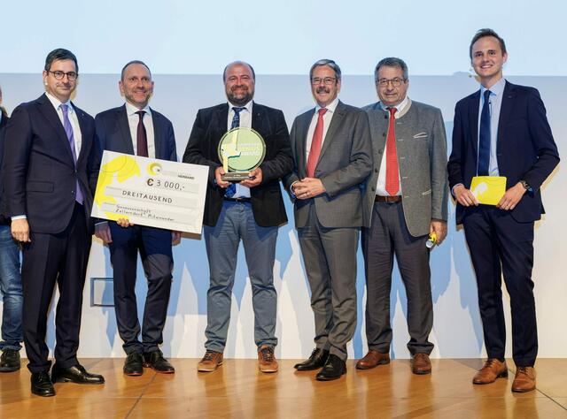 Johannes Rehulka, Hannes Heissl, Jerome Ciceu, Erwin Hameseder, Ewald Bussek und Manuel Hanselmann.  | Foto: Raiffeisen