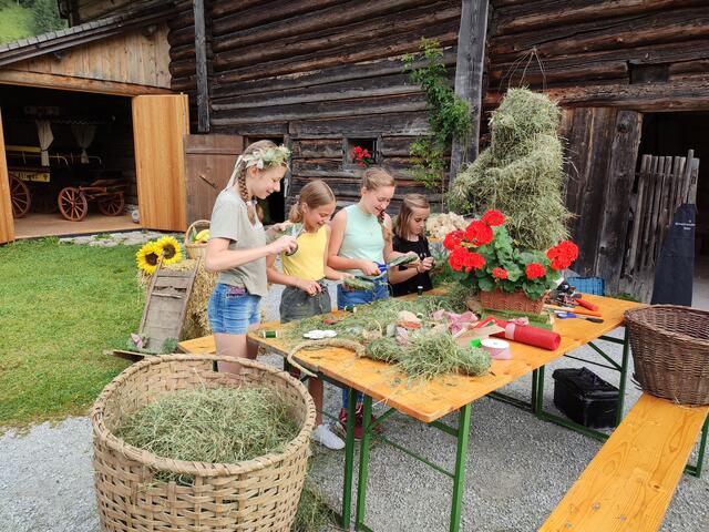 Am Freitag, den 30. August, startet das Wochenende mit dem „Zauberhaften Kindernachmittag“ ab 14:00 Uhr mit Zaubershow, dem Besuch von Bruno Bär, Kinderschminken und Heubasteln.  | Foto: TVB Abtenau