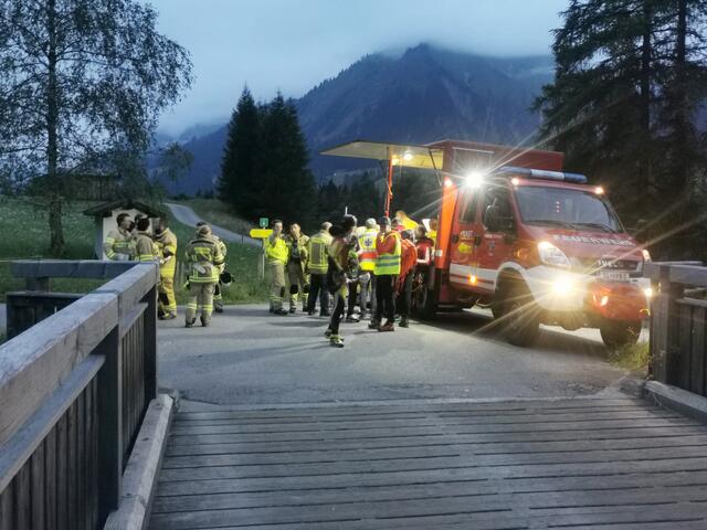 Bis in die späten Nachtstunden hinein wurde die Suche in Bach durchgeführt. | Foto: ZOOM.Tirol