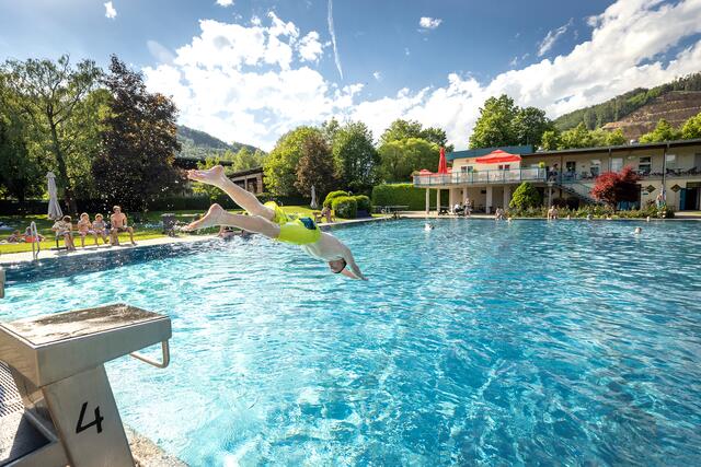 Im Schwimmbad in Weiz werden an heißen Tagen bis zu 1500 Badegäste betreut. | Foto: Stadt Weiz/Eisenberger
