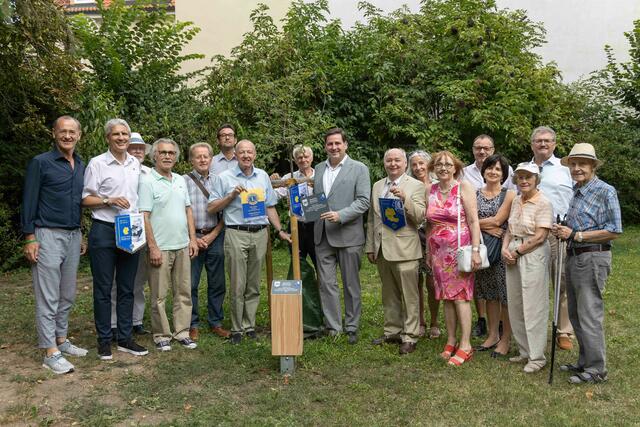 Lions-Gruppenbild mit Bürgermeister Stefan Szirucsek (Mitte) und Stadtgartendirektor Andreas Kastinger (ganz links).
| Foto: 2024psb/c.kollerics