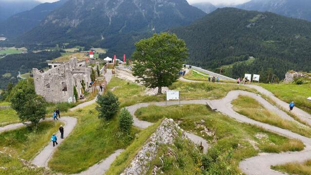 Der Weg hinauf auf den Schlosskopf lohnte sich für alle. | Foto: Patricia Graeff